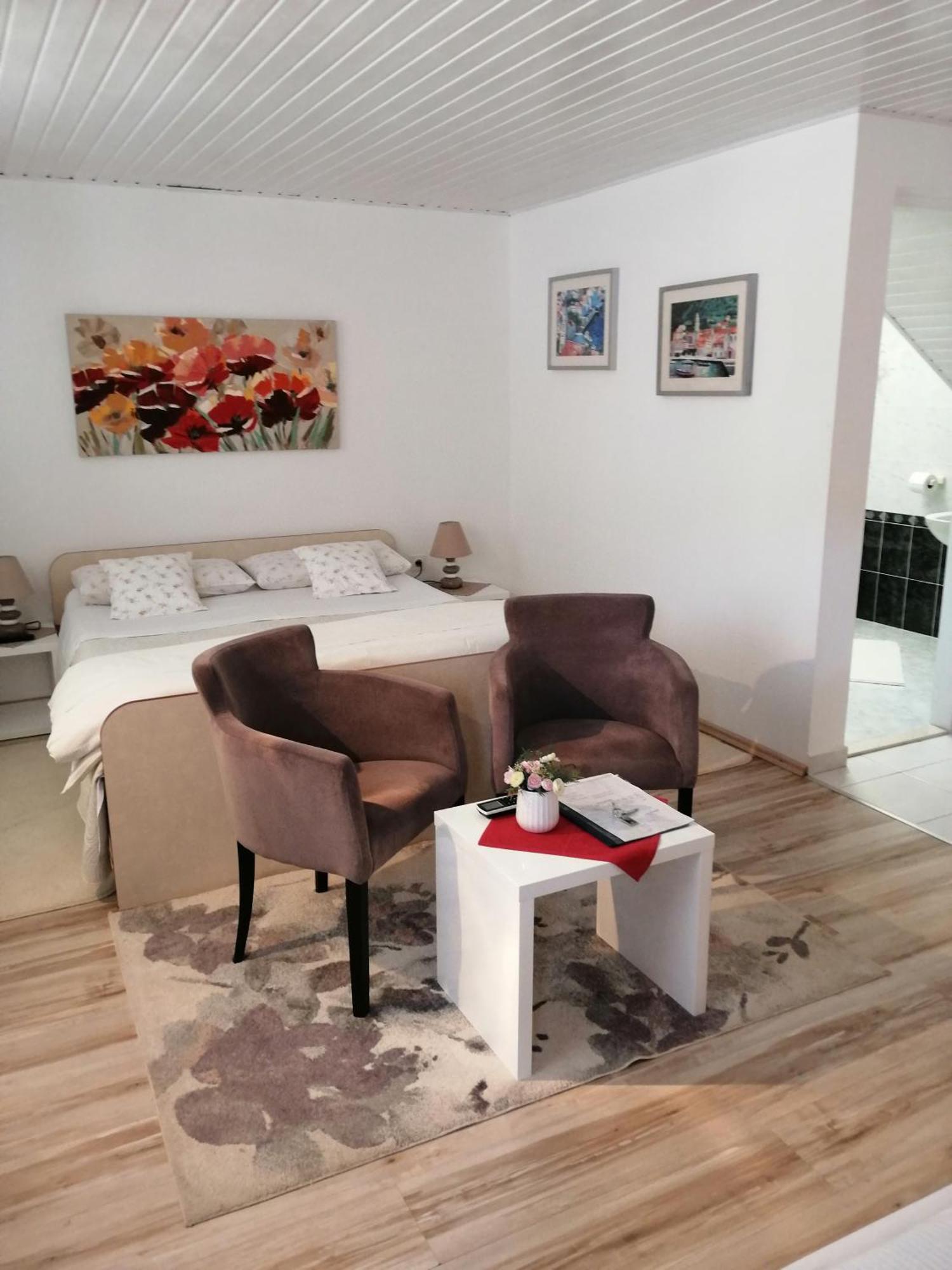 Studio Apartments Kuljis Vis Ngoại thất bức ảnh