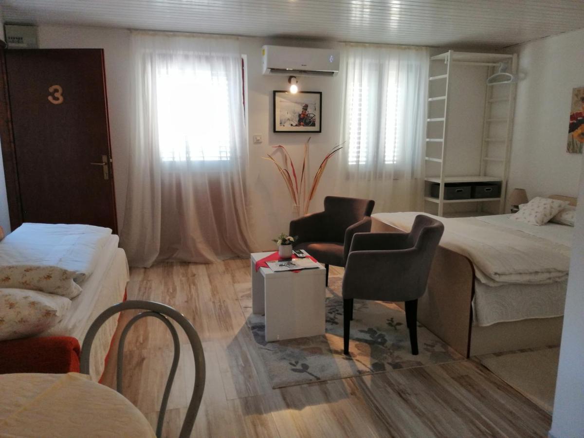 Studio Apartments Kuljis Vis Ngoại thất bức ảnh