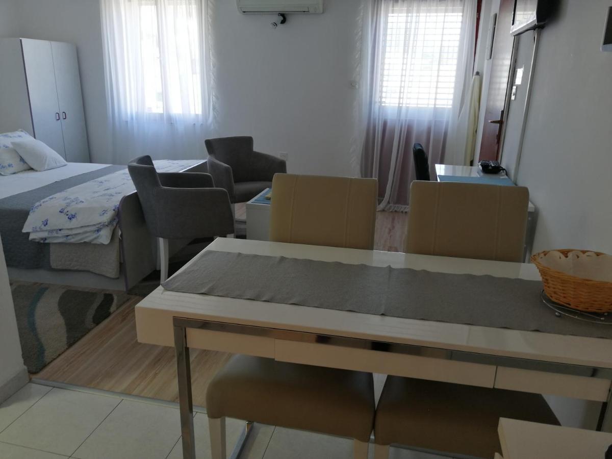 Studio Apartments Kuljis Vis Ngoại thất bức ảnh