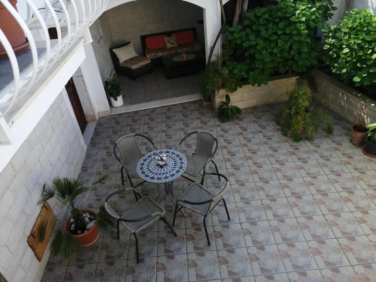 Studio Apartments Kuljis Vis Ngoại thất bức ảnh