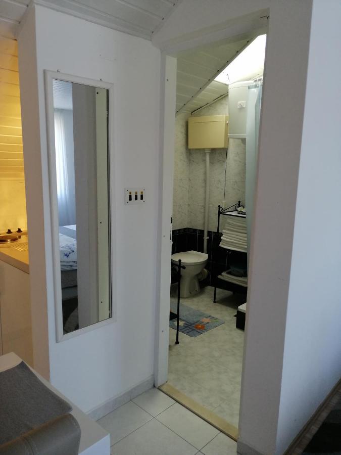 Studio Apartments Kuljis Vis Ngoại thất bức ảnh