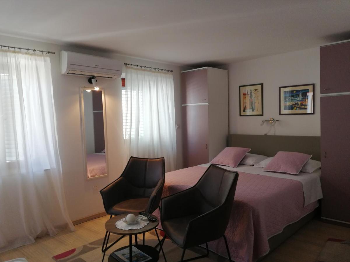 Studio Apartments Kuljis Vis Ngoại thất bức ảnh