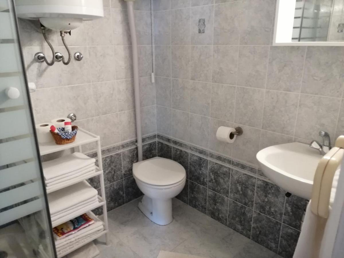 Studio Apartments Kuljis Vis Ngoại thất bức ảnh