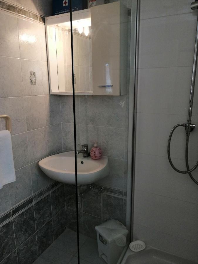 Studio Apartments Kuljis Vis Ngoại thất bức ảnh