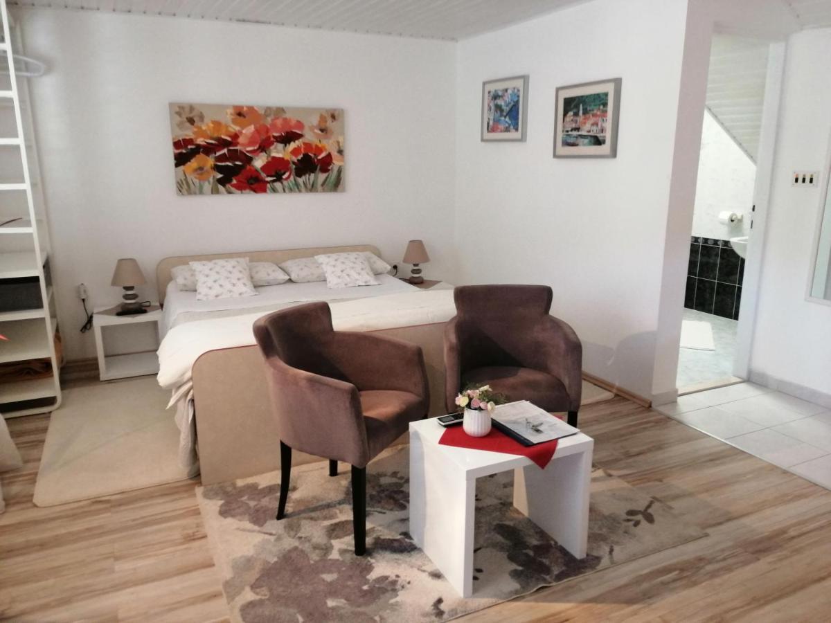 Studio Apartments Kuljis Vis Ngoại thất bức ảnh