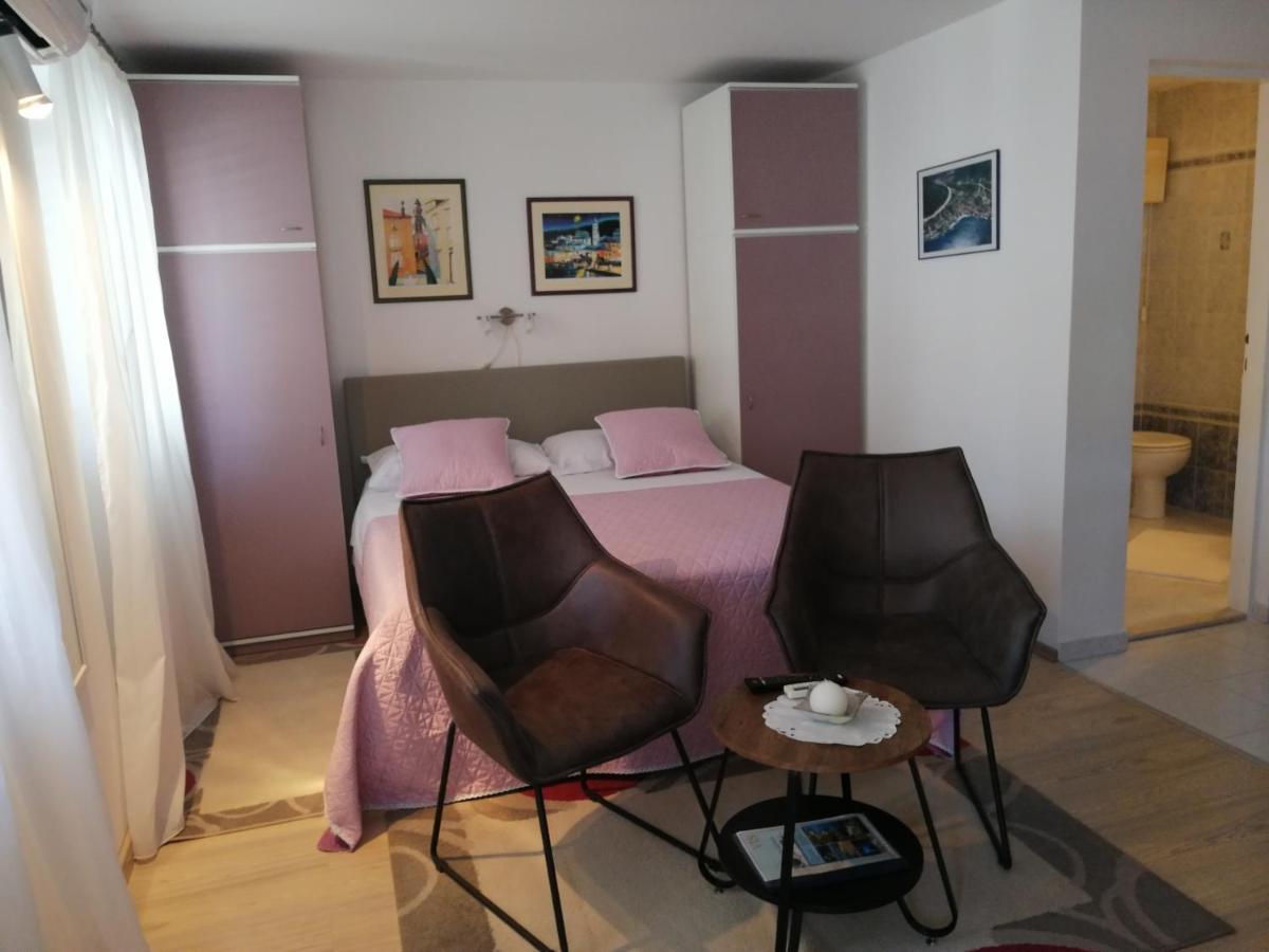 Studio Apartments Kuljis Vis Ngoại thất bức ảnh