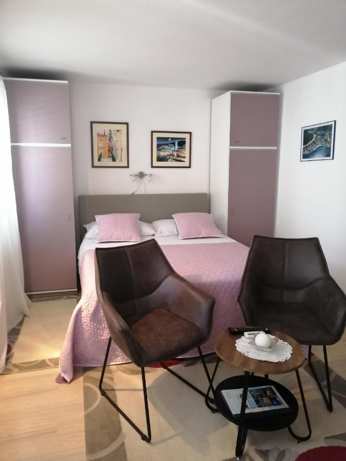 Studio Apartments Kuljis Vis Ngoại thất bức ảnh