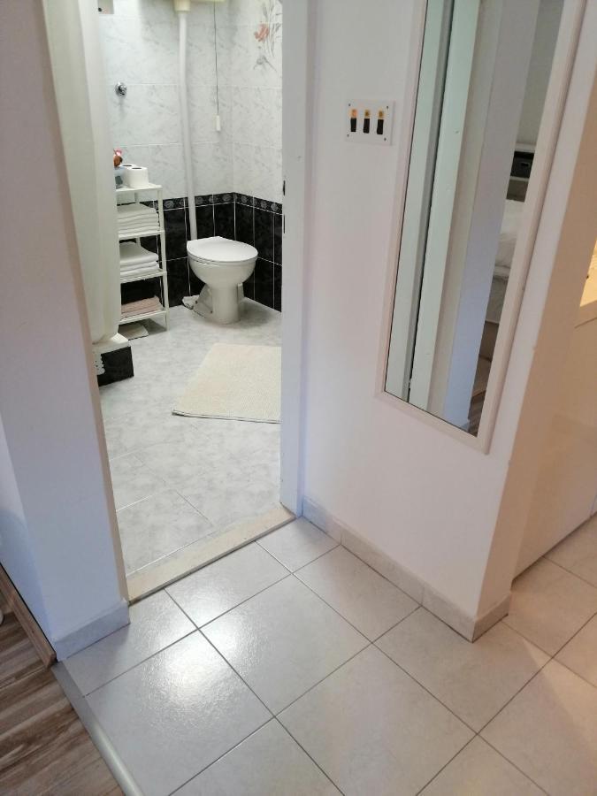 Studio Apartments Kuljis Vis Ngoại thất bức ảnh