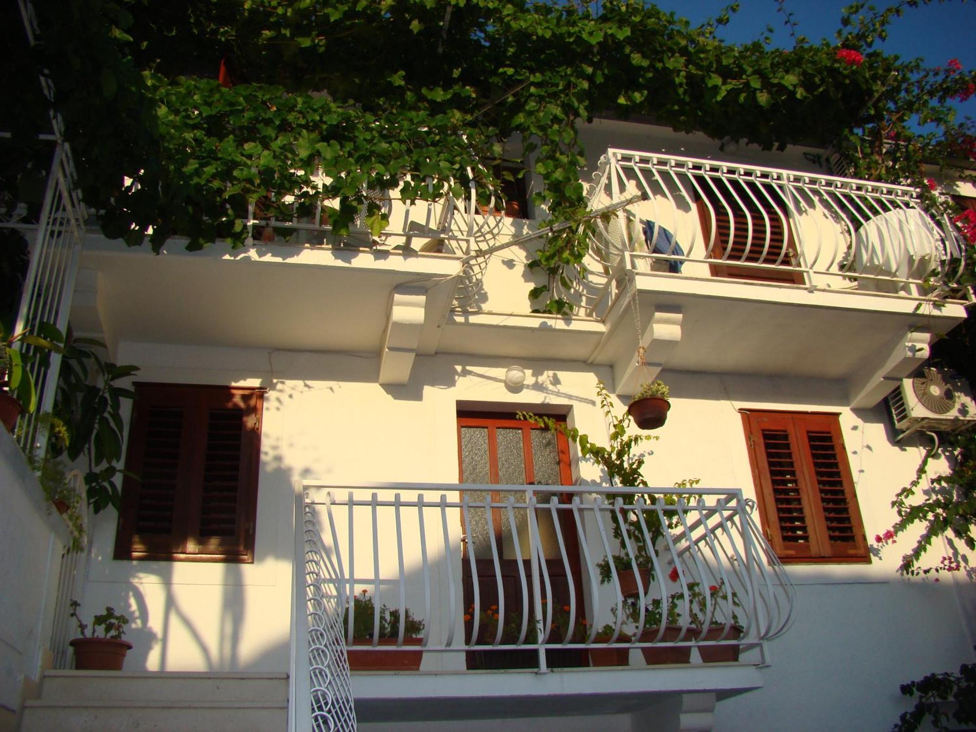 Studio Apartments Kuljis Vis Ngoại thất bức ảnh