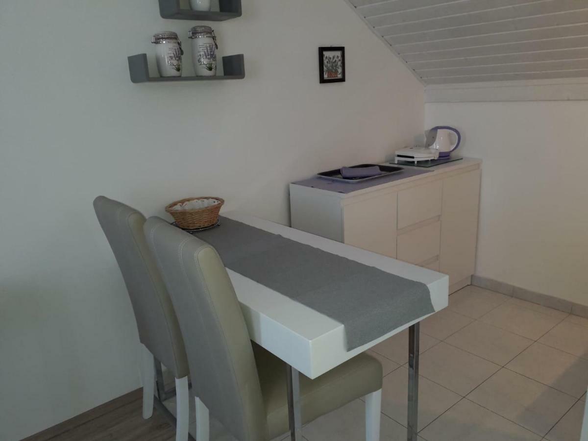 Studio Apartments Kuljis Vis Ngoại thất bức ảnh