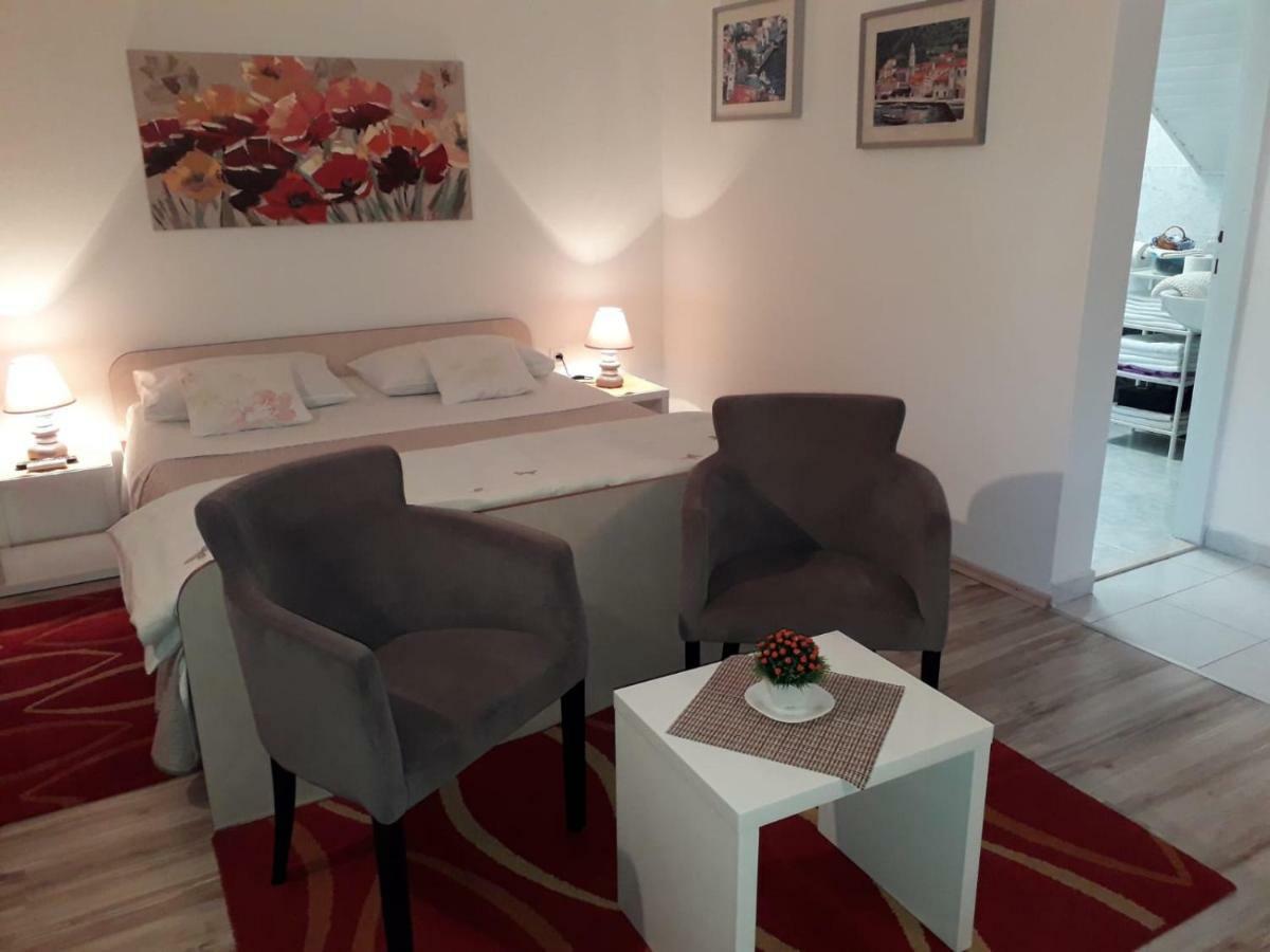 Studio Apartments Kuljis Vis Ngoại thất bức ảnh